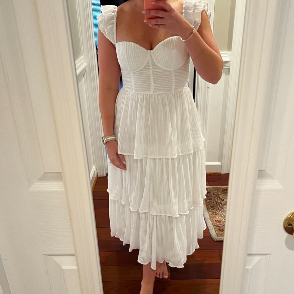 PERFECT BRIDAL DRESS!! Never worn, only try on!! Has raven